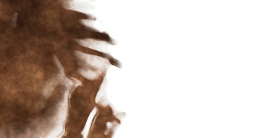 Beyaz arkaplanda soyut renkli suluboya. Dijital resim.