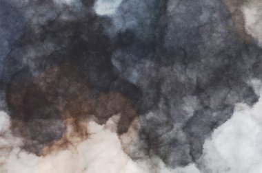 Suluboya arka planda lekeler ve lekelerle boyanmış. Fırça darbesi ile boyanmış. 2d Görüntü.