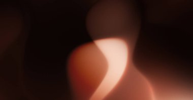 Soyut arkaplan. Sihirli enerji ve ışık hareketinin fraktal dalgaları. Parlayan ışık şekillerinin renkli duvar kağıdı şablonu.