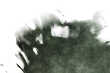 Beyaz arkaplanda soyut renkli suluboya. Dijital resim.