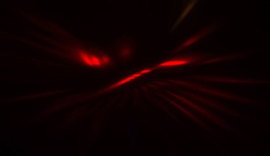 Hareket halindeki ışık parçacıkları, siyah arkaplanda parlayan çok renkli ışınlar yaratıyor. Enerji dolu parıldayan ışıklar duvar kağıdı.