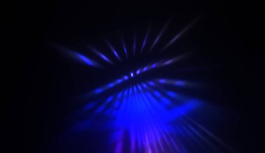 Hareket halindeki ışık parçacıkları, siyah arkaplanda parlayan çok renkli ışınlar yaratıyor. Enerji dolu parıldayan ışıklar duvar kağıdı.