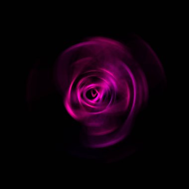 Siyah arka planda izole edilmiş dönen ışık ışınları. Dairesel hareketle parlayan renkli ışık parçacıklarının grafiksel 2d çizimi.