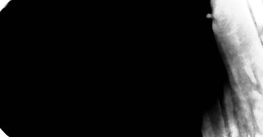 Beyaz arkaplanda soyut renkli suluboya. Dijital resim.