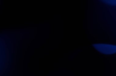 Soyut arkaplan. Sihirli enerji ve ışık hareketinin fraktal dalgaları. Parlayan ışık şekillerinin renkli duvar kağıdı şablonu.