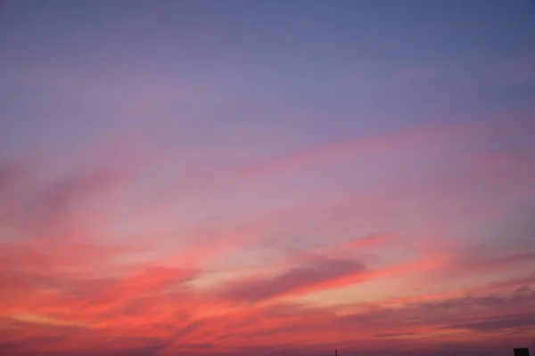 大自然 天空之神在天空中赋予色彩美丽的夜晚与橙色的天空 — 图库照片
