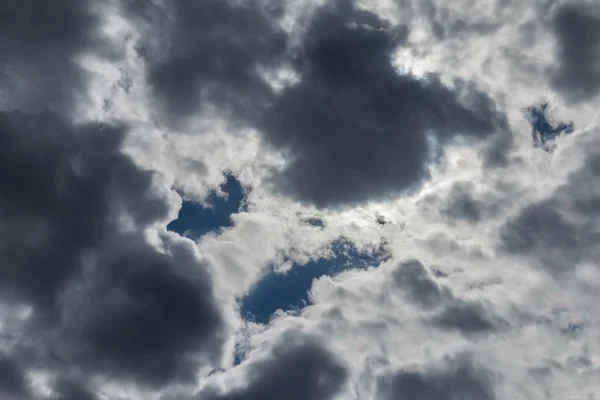 Nubes en el cielo Imágenes De Stock Sin Royalties Gratis