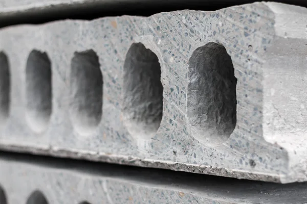 带孔的钢筋混凝土产品 — 图库照片