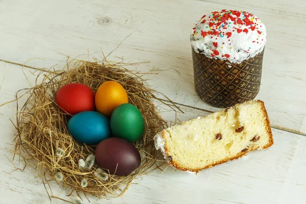 Easter eggs and Easter cake