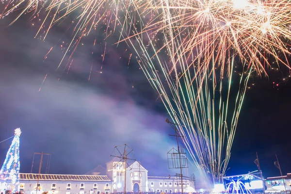 Kolombiya 'da mumların yakıldığı gün. Aralık havai fişek festivali Villa de Leyva, Kolombiya