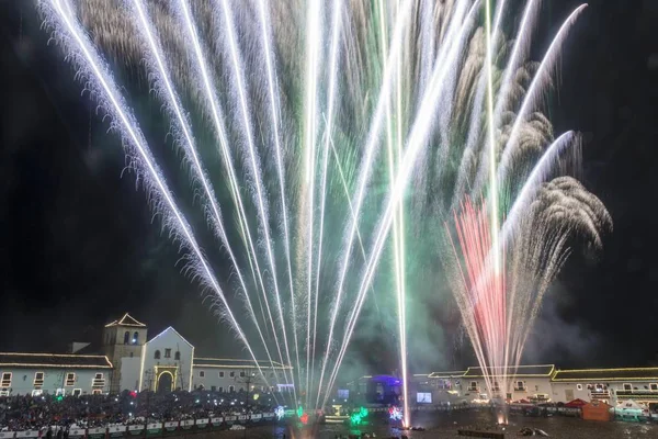 Aralık havai fişek festivali Villa de Leyva, Kolombiya