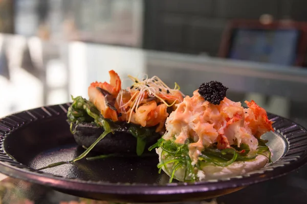 İspanyol yengeci ve havyar montadito