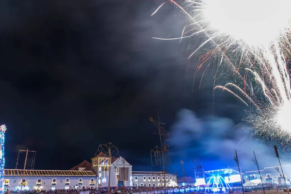 Kolombiya 'da mumların yakıldığı gün. Aralık havai fişek festivali Villa de Leyva, Kolombiya