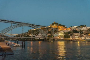 Oporto, Portekiz - Douro nehri ve Gai ile Dom Luis demir köprüsü