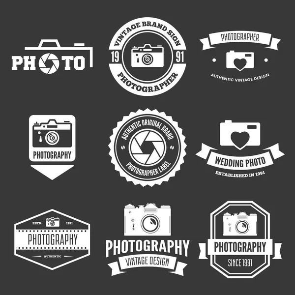 Insignias y etiquetas de fotografía en estilo vintage. Signos, logotipos. Ilustración vectorial — Vector de stock