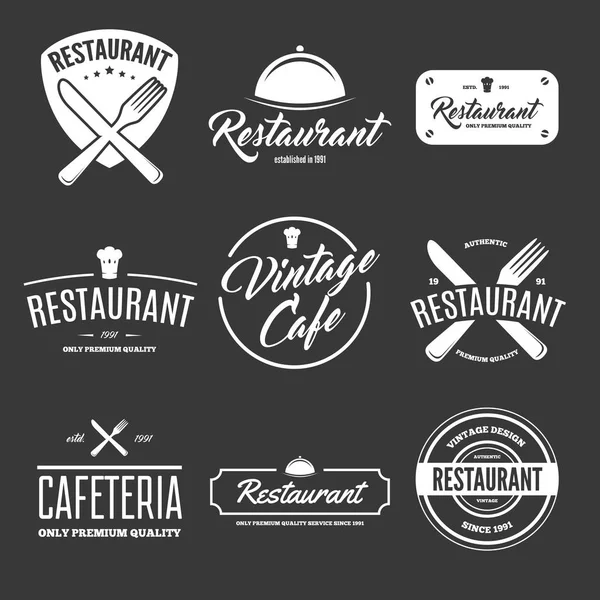 Conjunto de elementos de estilo vintage rótulos e crachás para restaurantes em segundo plano —  Vetores de Stock