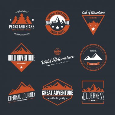 Dağ Logotype hill zirveleri ile. En az retro rozetleri, projeler markalaşma için vintage etiketleri.