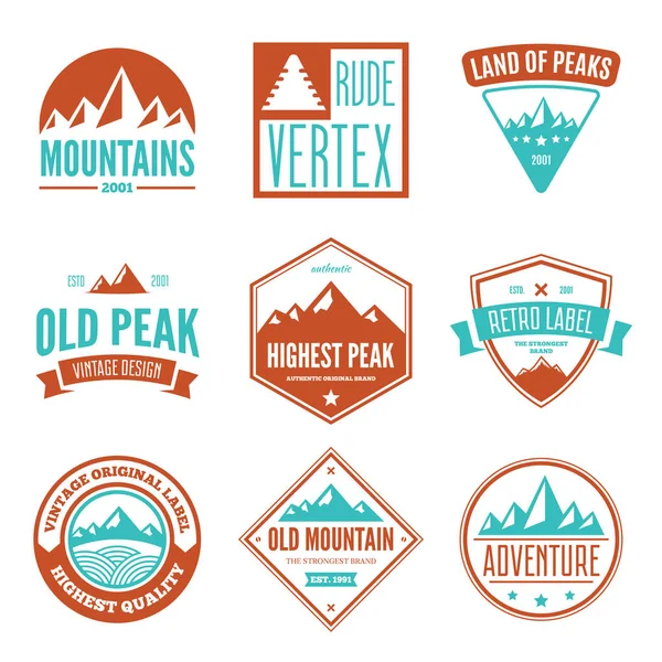 Гірські логотипи з вершинами пагорбів. Мінімальні ретро-бейджі, вінтажні етикетки для брендингових проектів . — стоковий вектор