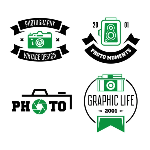 Set di loghi fotografici, badge ed elementi di design per etichette. Foto fotocamera oggetti in stile vintage . — Vettoriale Stock