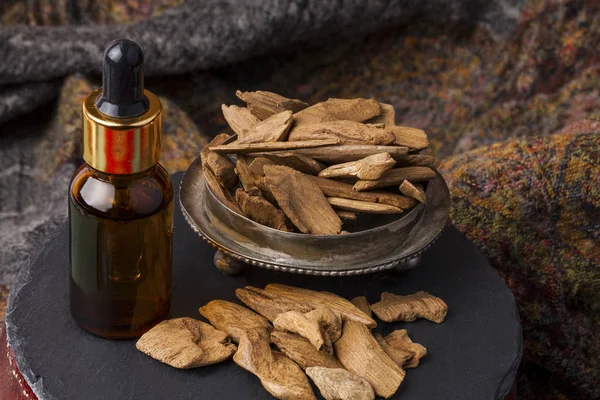 Agarwood petrol ve tütsü