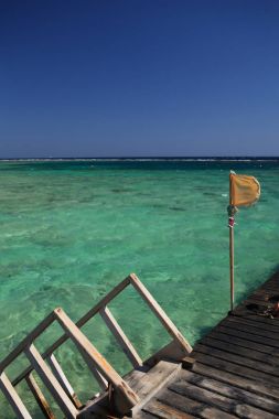 Yaya köprüsü, yakından coral reef resort Marsa Alam, Mısır için  