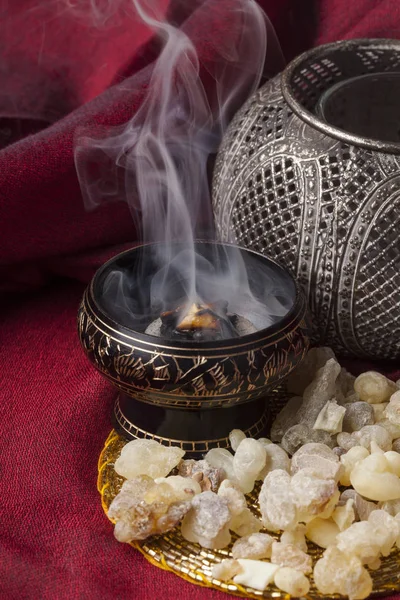 Incenso Franco Queimando Carvão Quente Frankincense Uma Resina Aromática Usada — Fotografia de Stock