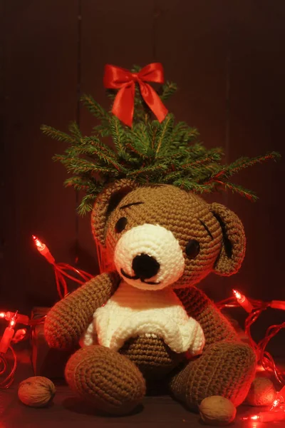 Christmas winter card with teddy bear and Christmas tree with lights — Stock Photo, Image