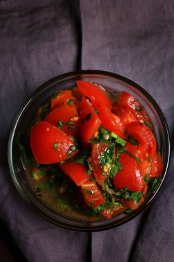 Salsa sarımsak domates ve zeytin ile düz lay yağ, görünümü ana sayfa