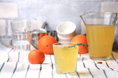 Ev yapımı turuncu zencefilli limonata