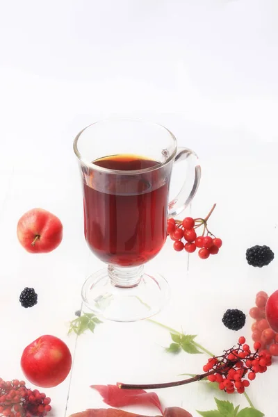 Autumn warming tea with berries on a white wooden background — Stock Photo, Image