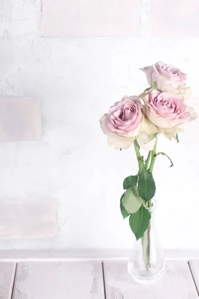 Delicate roze rozen in vintage, shabby chique — Stockfoto