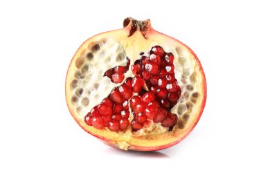 Nar beyaz zemin üzerine izole ikiye böldüm