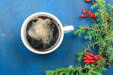 Bir fincan kahveyle Noel arkaplanı