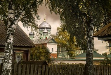 Köy sokak Sarov Seraphim (Rusya Manastırı Trinity Katedrali için göster)