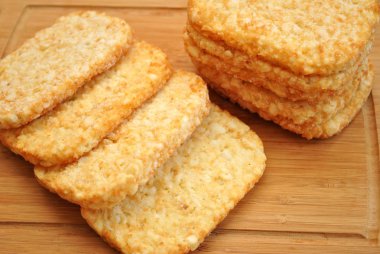 Dondurulmuş patates Hashbrowns ahşap yüzeye