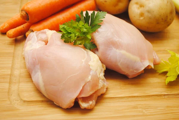 Pollo con ingredienti freschi — Foto Stock