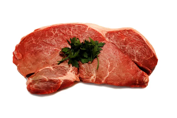 Rauwe biologische biefstuk met verse peterselie — Stockfoto
