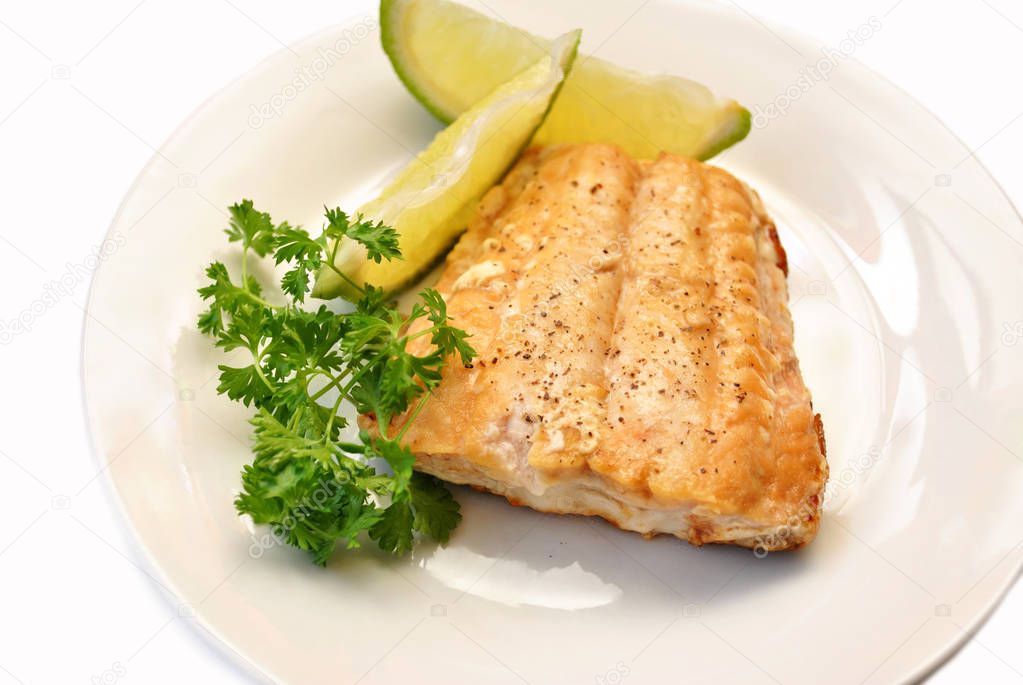 Broiled Salmon with Parsley and Lime Slices