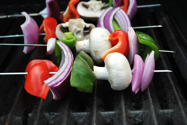 Verdure su un barbecue estivo — Foto Stock