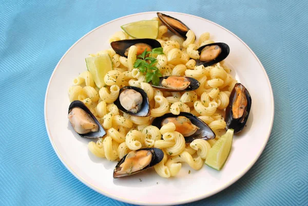 Cavatappi Pasta & Shellfish — Stock Photo, Image