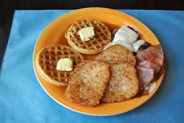 Breakfast Served on a Yellow Plate — Stock Photo, Image