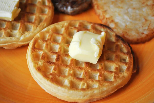 Waffle con una palmadita de mantequilla — Foto de Stock