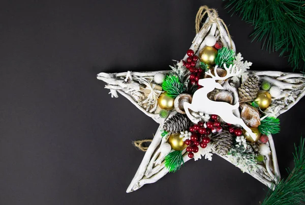 Estrella hecha a mano con venado navideño — Foto de Stock