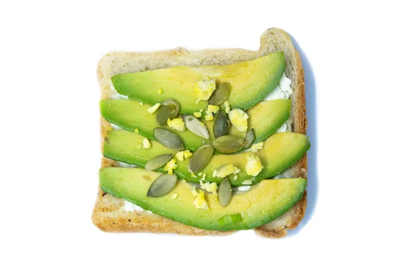 Grilovaný sendvič s avokádem, semínky a řasenkou na grilovaném chlebu. Izolováno na bílém pozadí. — Stock fotografie
