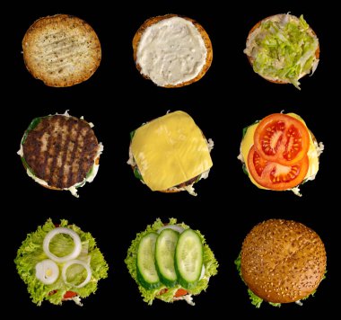 Hamburgerin işlem süreci, adım adım siyah arka planda izole. Burger genişliğinde pankart. Paylaşalım. Burger parça parça bölünmüş. Ön görünüm