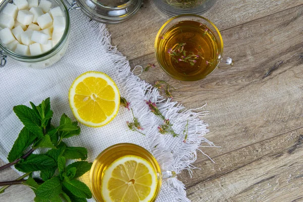 Glass Transparent Cup Mint Tea Stands Wooden Stand Next Sugar — Stock Photo, Image