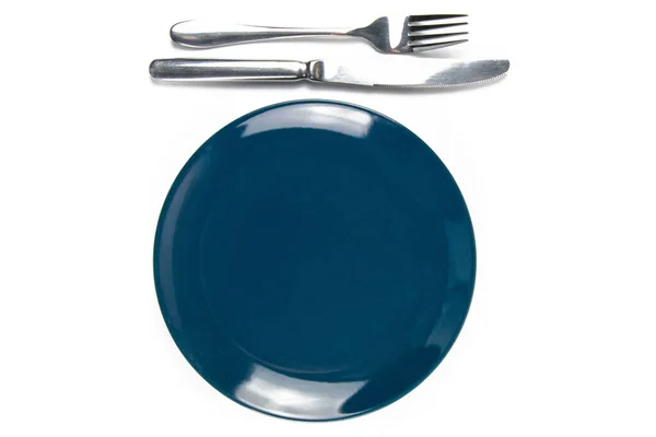 Μπλε Άδειο Πιάτο Πιρούνι Και Μαχαίρι Απομονώνονται Λευκό Φόντο — Φωτογραφία Αρχείου