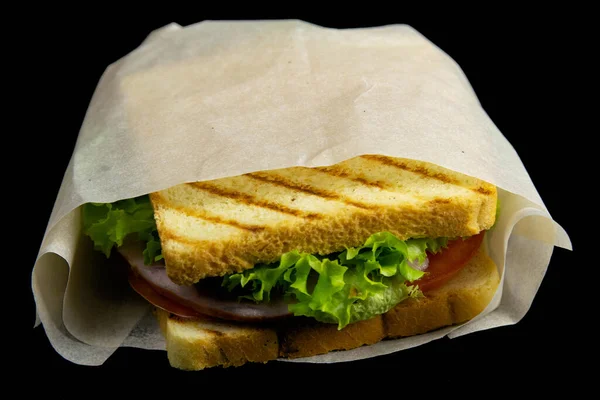 Sandwich Aus Mehreren Scheiben Weißbrot Auf Einem Holzbrett Die Füllung — Stockfoto