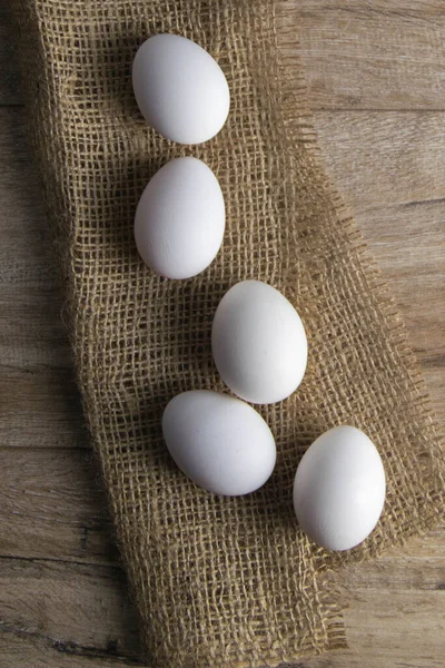Uova Quaglia Bianche Stanno Una Iuta Tavolo Legno Vista Dall — Foto Stock