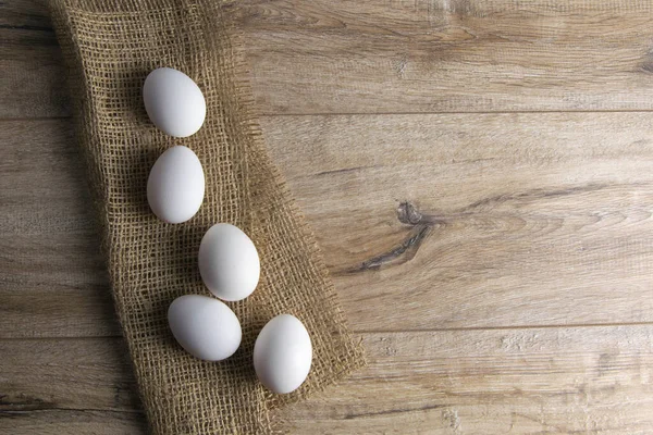 Uova Quaglia Bianche Stanno Una Iuta Tavolo Legno Vista Dall — Foto Stock